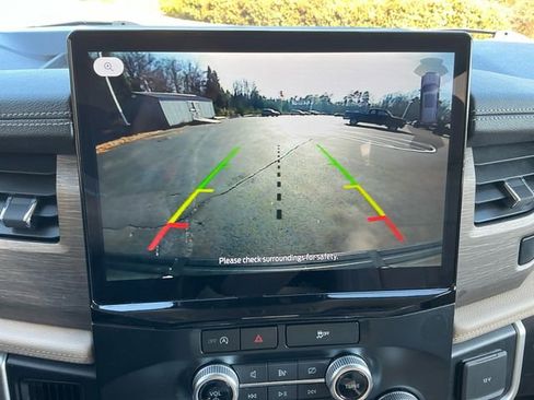 Used 2024 Ford Expedition Limited image 25