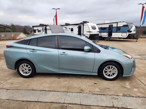 Used 2016 Toyota Prius Two image 3
