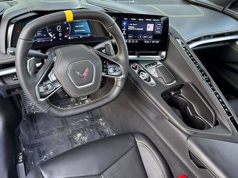 Used 2021 Chevrolet Corvette Stingray Premium Conv w/ Z51 Performance Package image 4