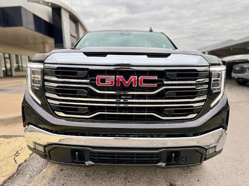 New 2026 GMC Sierra 1500 SLT image 2