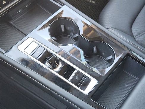 Used 2024 Volkswagen Atlas SE w/ Black Wheel Package image 21