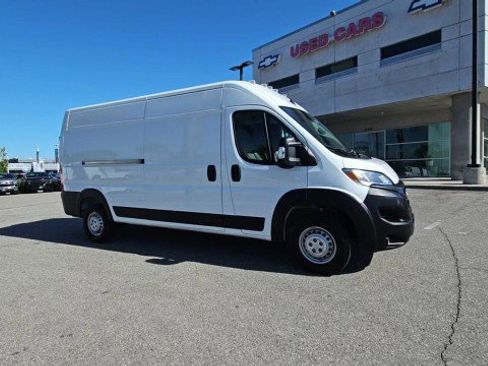 Used 2025 RAM ProMaster 2500 w/ Convenience Group FWD image 2