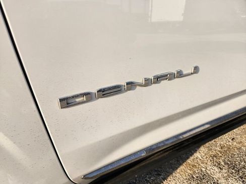 Used 2023 GMC Yukon Denali Ultimate AWD/4WD image 6