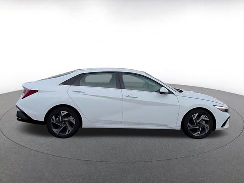 Used 2025 Hyundai Elantra SEL image 10