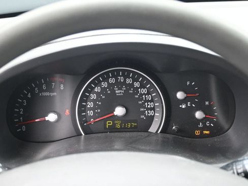 Used 2012 Kia Sedona LX FWD image 11
