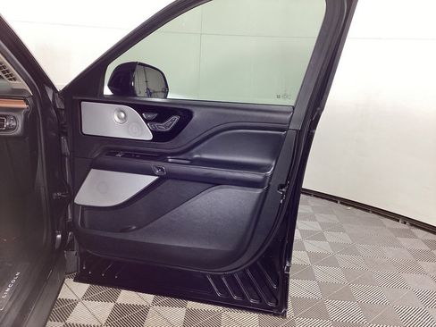 Used 2020 Lincoln Aviator Reserve w/ Equipment Group 201A image 8