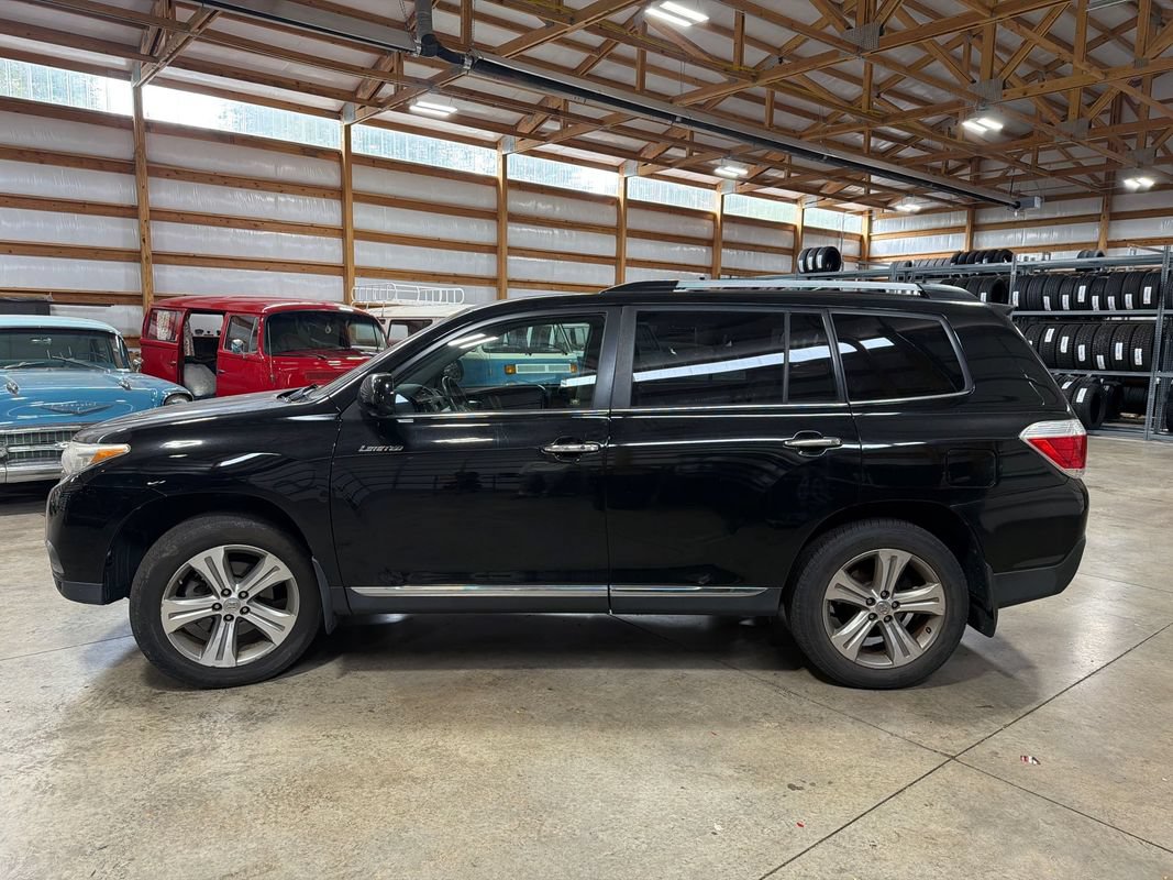 Used 2011 Toyota Highlander Limited w/ Tow Pkg AWD/4WD image 11