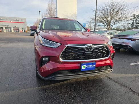 Used 2023 Toyota Highlander Limited image 9