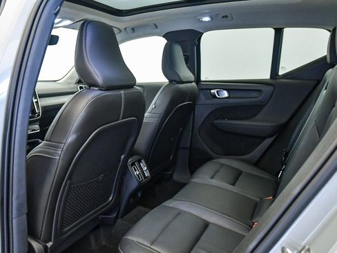 Certified 2025 Volvo XC40 B5 Plus image 22