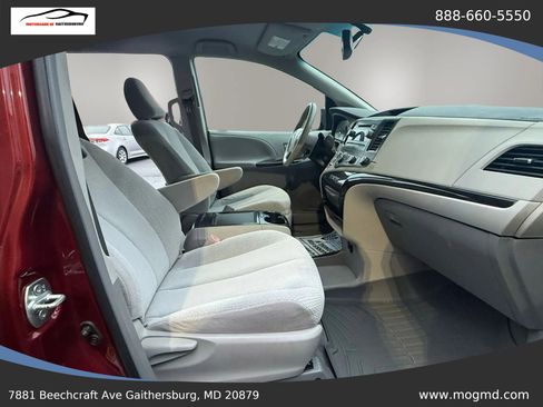 Used 2012 Toyota Sienna LE image 12