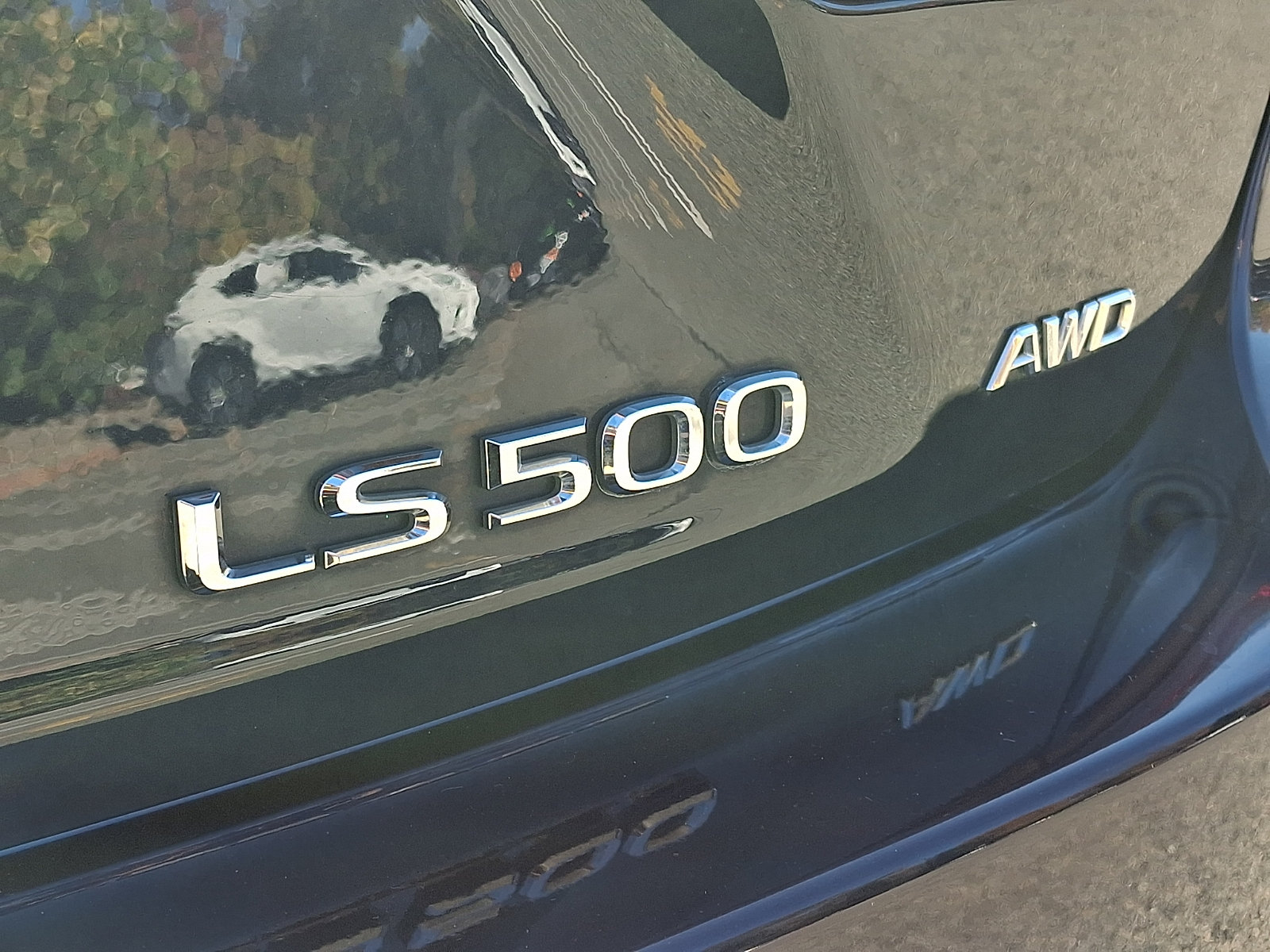 Used 2019 Lexus LS 500 AWD w/ Accessory Package (Z2) image 30