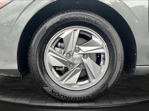 Used 2025 Hyundai Elantra SE FWD image 31