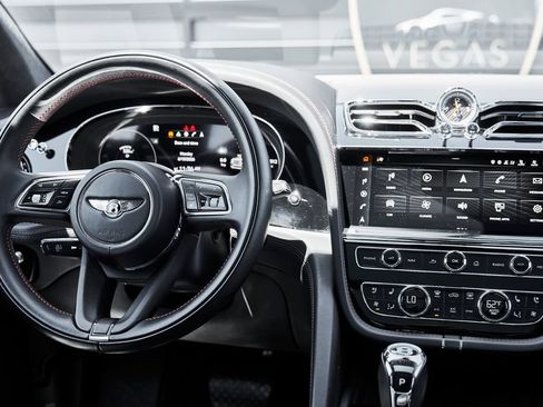 Used 2021 Bentley Bentayga AWD/4WD image 51