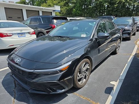 Used 2025 Hyundai Elantra Sport FWD image 1