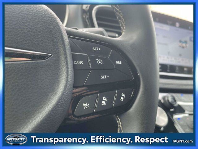 Used 2025 Chrysler Pacifica Limited FWD image 23