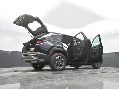 New 2026 Hyundai Tucson Blue SE image 32
