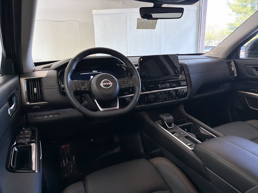 Certified 2025 Nissan Pathfinder Platinum w/ Cargo Package FWD image 22