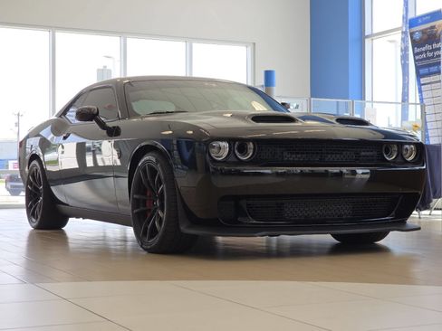 Used 2023 Dodge Challenger SRT Hellcat RWD image 2