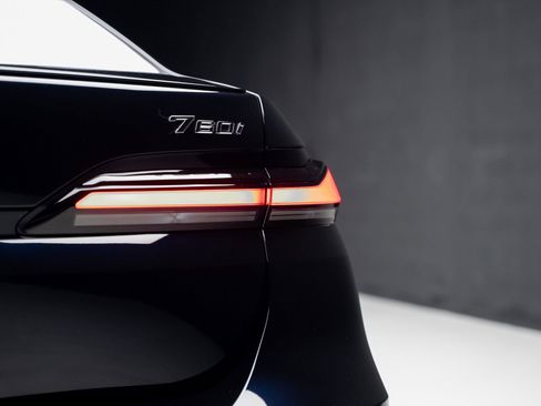 Used 2024 BMW 760i xDrive w/ Executive Package image 28