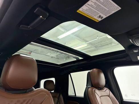 Used 2023 Lincoln Navigator Reserve AWD/4WD image 17