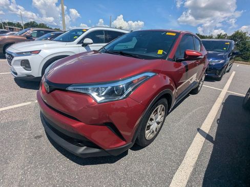 Used 2019 Toyota C-HR LE FWD image 3