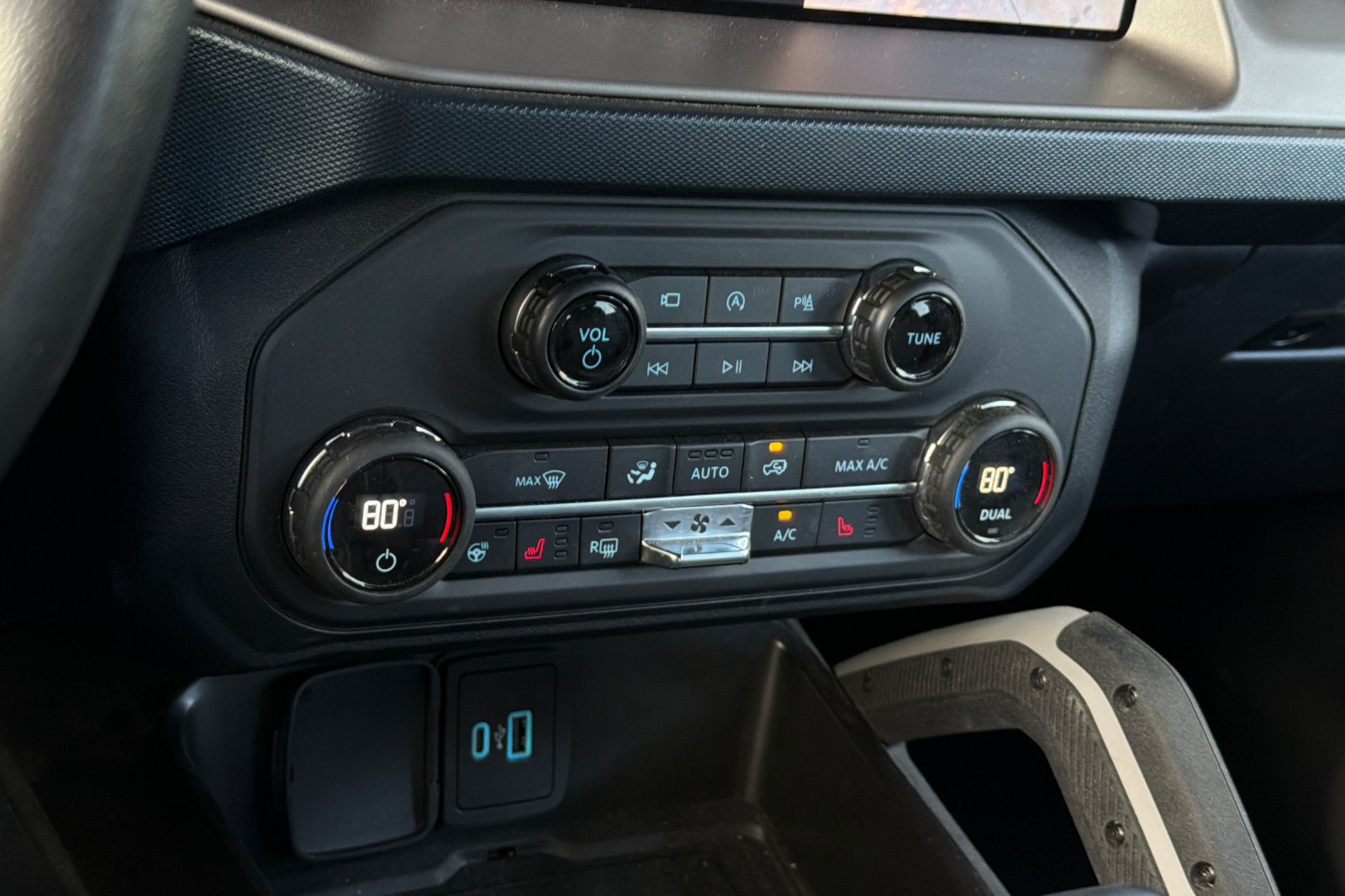 Used 2023 Ford Bronco Outer Banks w/ Sasquatch Package AWD/4WD image 21