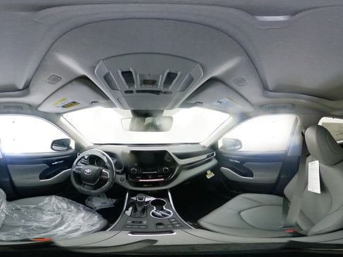 New 2026 Toyota Highlander XLE image 33