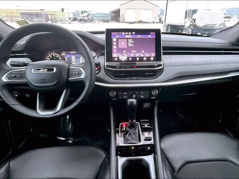 Used 2024 Jeep Compass Latitude image 16