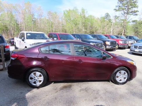 Used 2017 Kia Forte LX image 6