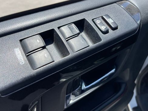 Used 2018 Toyota 4Runner TRD Off-Road Premium AWD/4WD image 9