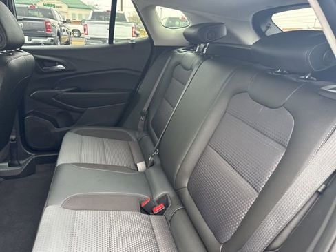 Used 2025 Chevrolet Trax LT image 27
