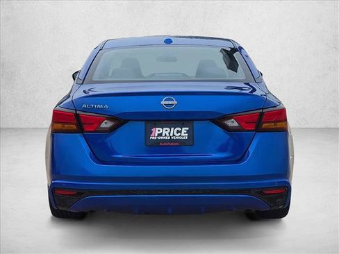 Used 2025 Nissan Altima 2.5 SV FWD image 6