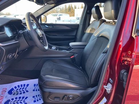 Used 2024 Jeep Grand Cherokee Altitude image 15