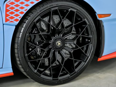 Used 2022 Lamborghini Huracan STO RWD image 17