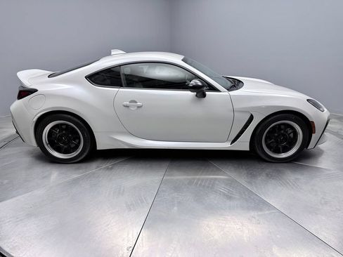 Used 2022 Toyota GR86 Premium w/ ALL Weather Mat Package (TMS) RWD image 4
