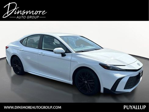 Used 2025 Toyota Camry SE FWD image 1