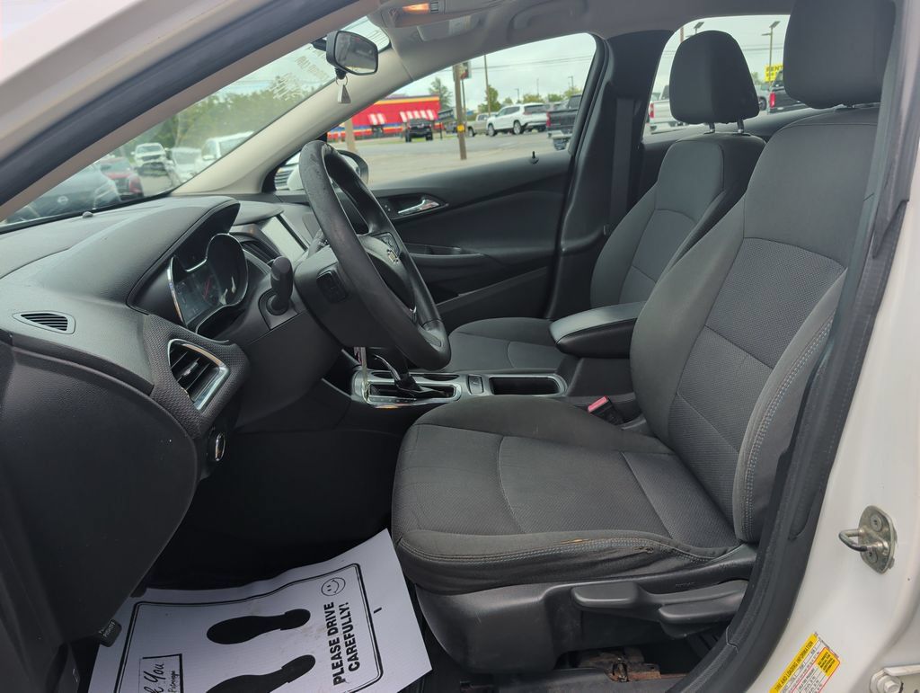Used 2018 Chevrolet Cruze LT FWD image 8