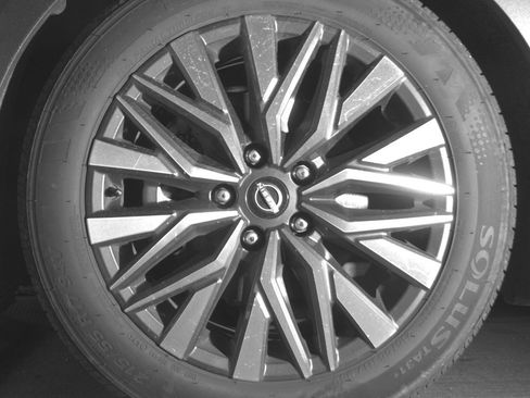 Used 2025 Nissan Altima 2.5 SV FWD image 12