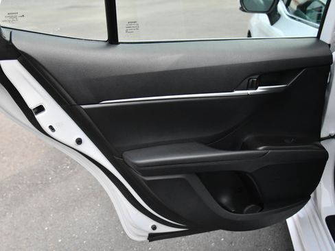 Used 2024 Toyota Camry SE image 32