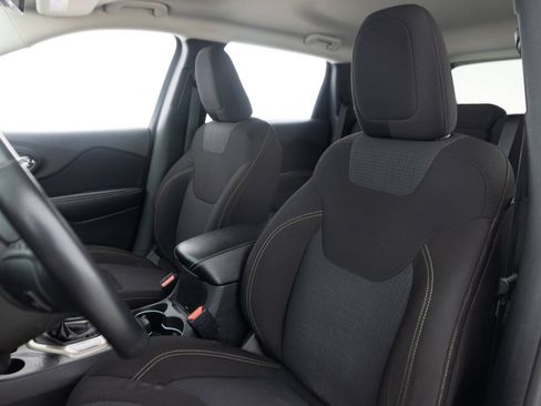 Used 2015 Jeep Cherokee Latitude w/ Comfort/Convenience Group AWD/4WD image 22