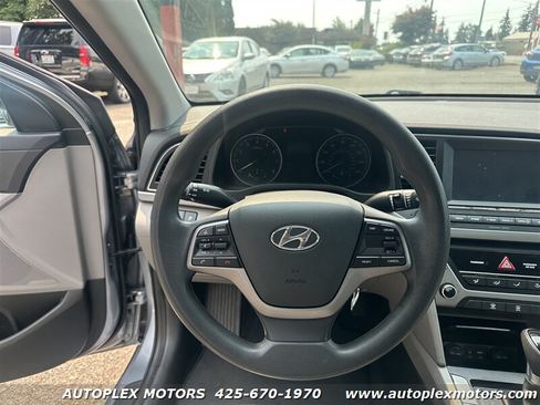 Used 2017 Hyundai Elantra SE FWD image 17