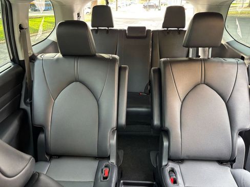 Used 2025 Toyota Grand Highlander LE image 32