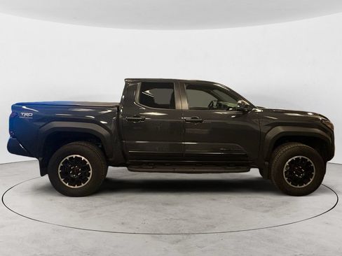 Certified 2025 Toyota Tacoma TRD Off-Road AWD/4WD image 6