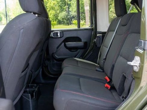 Used 2023 Jeep Wrangler Unlimited Rubicon w/ Cold Weather Group AWD/4WD image 13