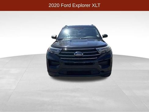 Used 2020 Ford Explorer XLT AWD/4WD image 2