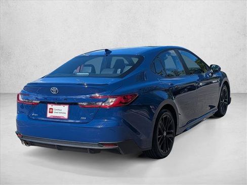 Used 2025 Toyota Camry SE FWD image 5
