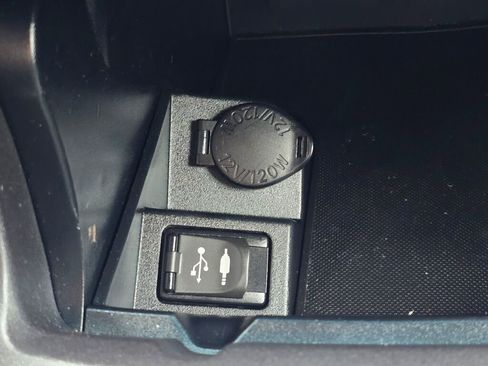 Used 2015 Toyota Camry SE FWD image 32