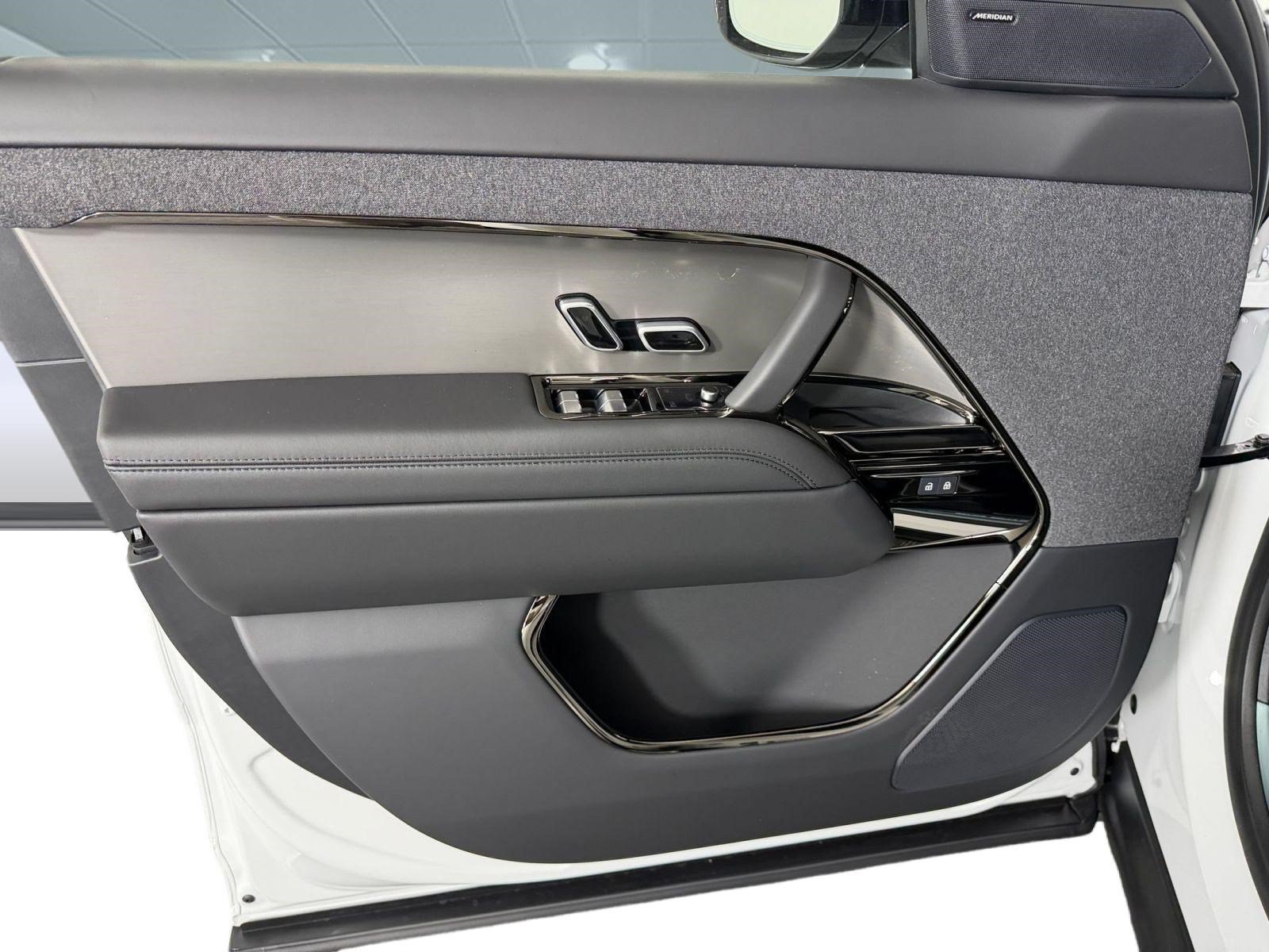 New 2026 Land Rover Range Rover Sport Dynamic SE AWD/4WD image 13