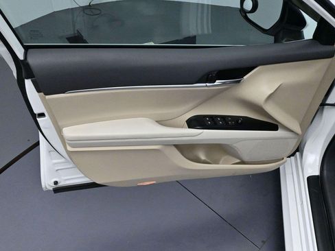 Used 2019 Toyota Camry LE FWD image 9