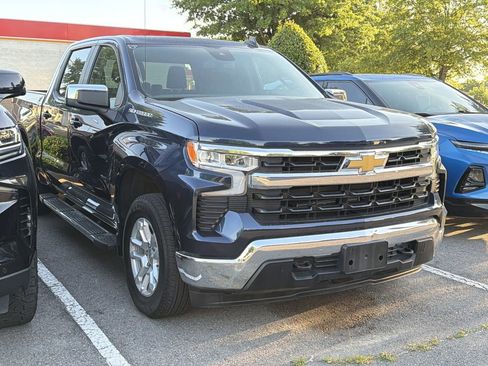 Used 2023 Chevrolet Silverado 1500 LT AWD/4WD image 3
